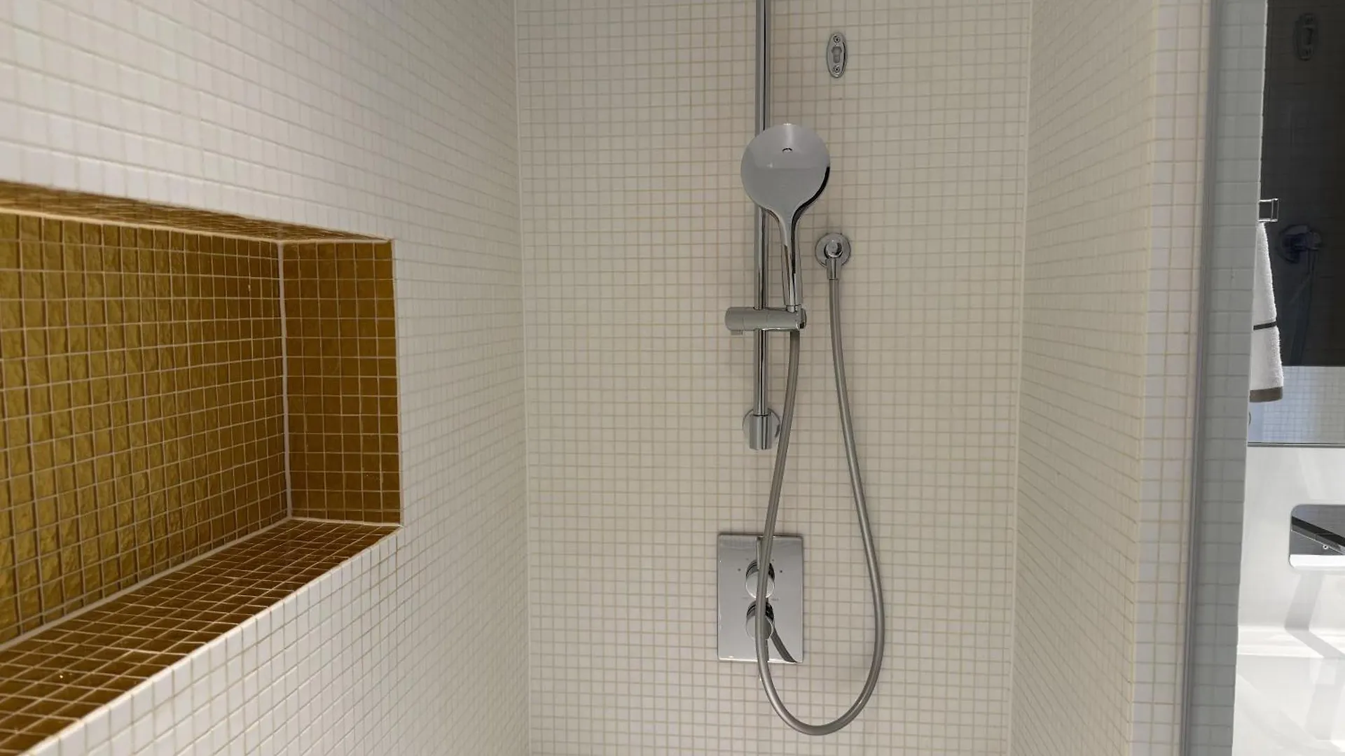 וינה Skyline City Loft דירה