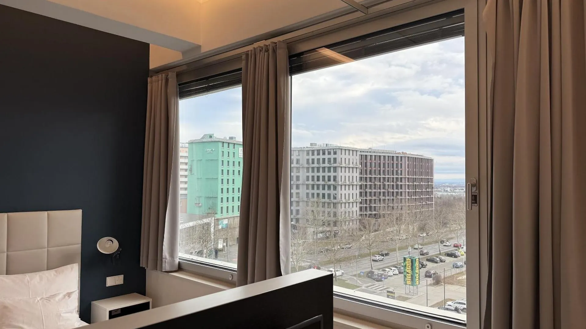 וינה Skyline City Loft דירה